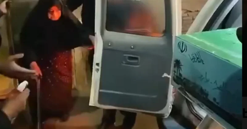Мать Лариджани прощается с его телом видео