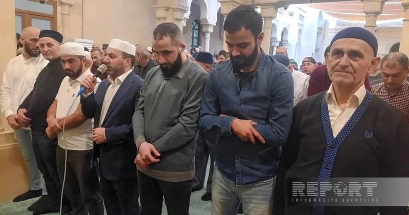 Bayram namazı qılındı VİDEO +FOTOLAR