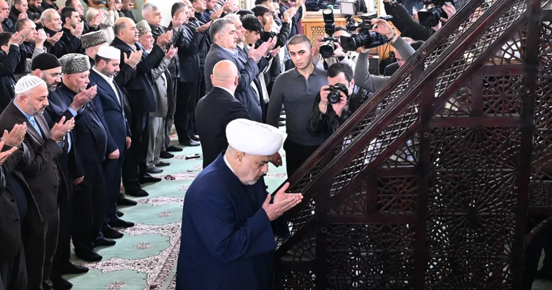 Bakının məscidlərində bayram namazı qılınıb VİDEO