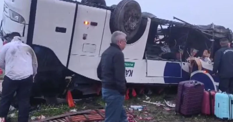 В Турции перевернулся автобус, есть погибшие и раненые ВИДЕО