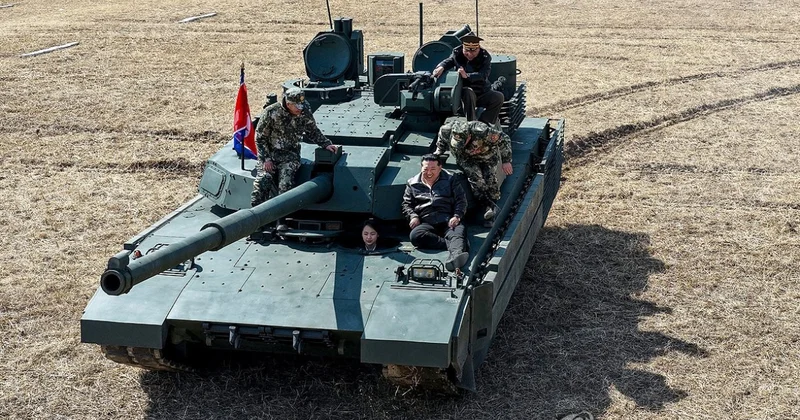 Ким показал танк, не имеющий себе равных в мире фото