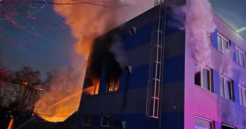 Пожар на заводе в Чехии: Он связан с израильской оборонной компанией видео