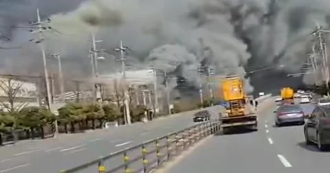 Сильный пожар произошел на заводе в Южной Корее ВИДЕО