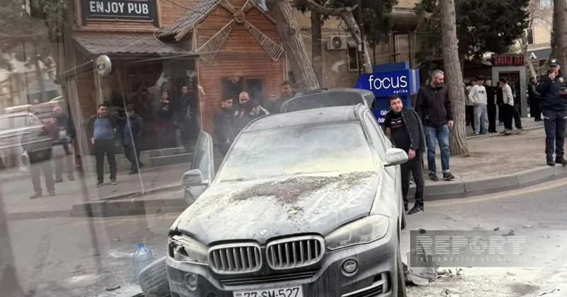 Bakıda ağır qəza: BMW yandı FOTO