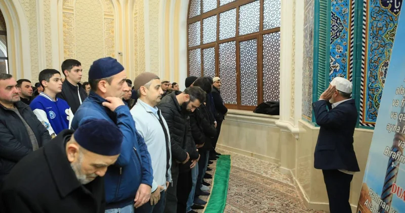 Праздничный намаз в мечетях Гянджи