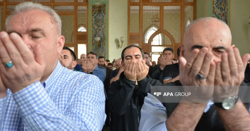 Azərbaycanda bayram namazı qılınır