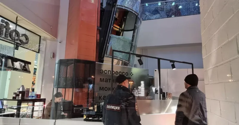 В России лифт упал на мужчину в торговом центре