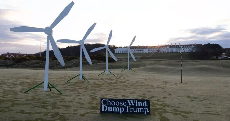 Активисты Greenpeace проводят демонстрацию на курорте Трампа в Шотландии