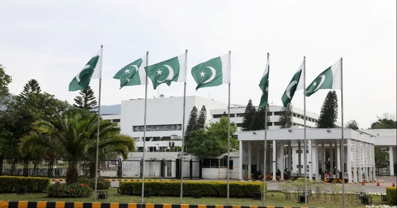 Pakistanın diplomatik uğuru Hindistanda aranı qarışdırdı