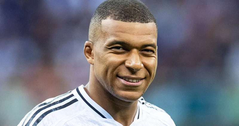 Mbappe həmyerlisinin göstəricisini təkrarladı