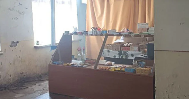 Şagirdlər bu şəraitdəki bufetlərdə qidalanır Siyahı Fotolar
