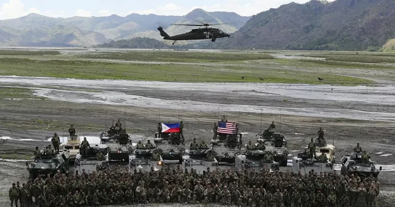 Bloomberg: США начали крупнейшие военные учения с Филиппинами для противодействию Китаю