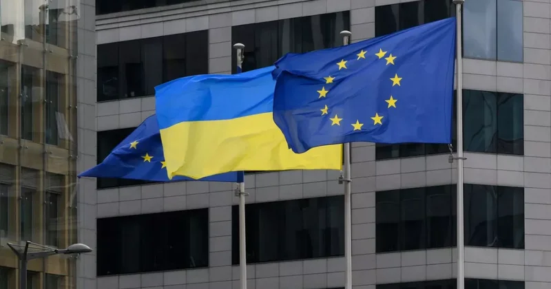 FT: Германия и Франция рассматривают варианты символического членства Украины в ЕС
