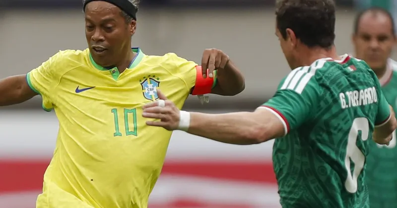Meksikanın ulduzları Ronaldinyo, Adriano və Kakalı Braziliyanı məğlub etdi
