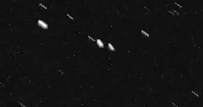 Телескоп заснял полет миссии Artemis II с Земли ВИДЕО