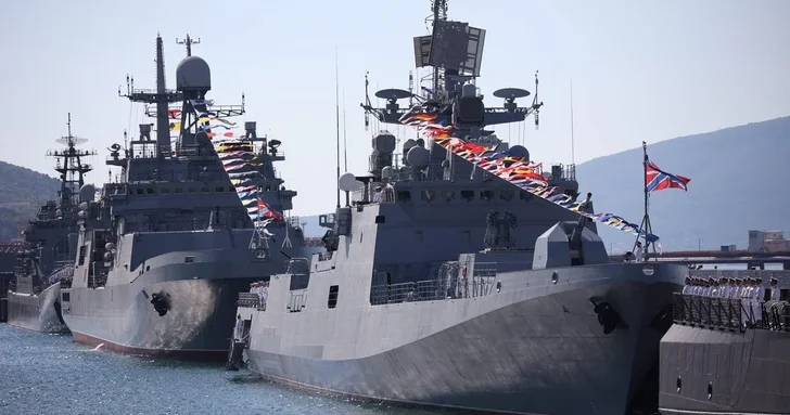 Разведка Украины заявило о поражении двух десантных кораблей РФ