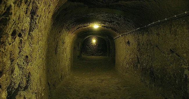 Yeraltı şəhərlər və gizli tunellər: Bu dünyanın altında naməlum həyat?