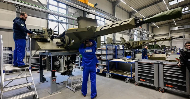 Almaniya silah fabrikinə çevrilir Avtomobil sənayesi böhran keçirir