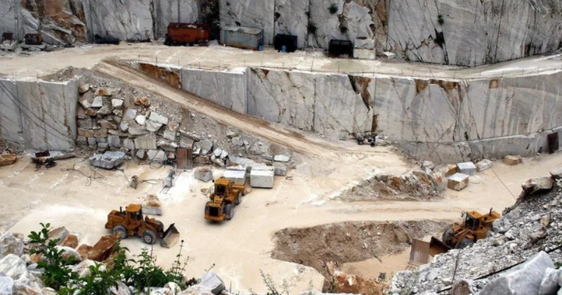 Bəzi əhəngdaşı və qum çınqıl yataqları AzerGold un istifadəsinə verilib