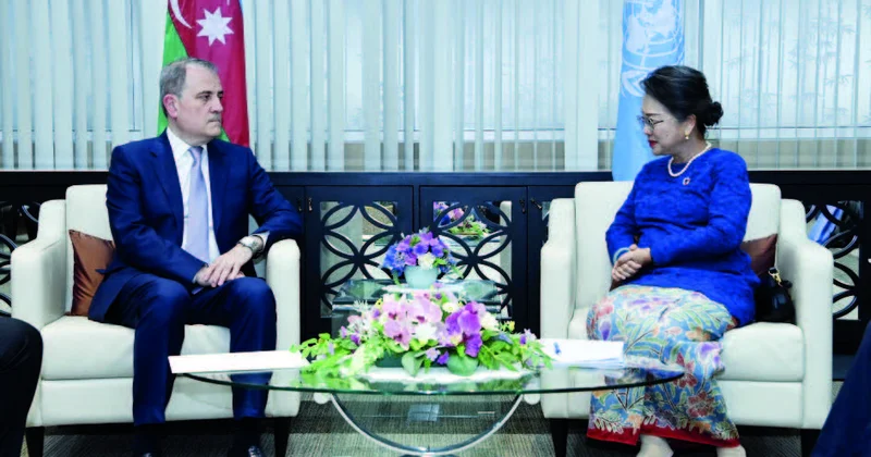 XİN rəhbərinin Tailand görüşləri