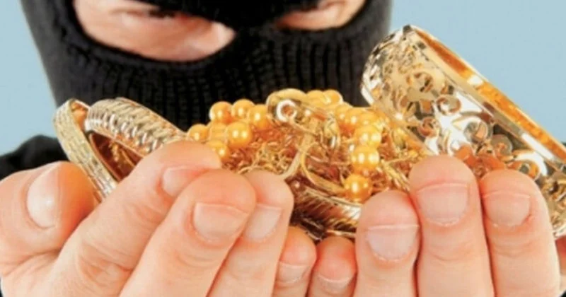 Maştağada evdən 8 min manatlıq qızıl oğurlandı