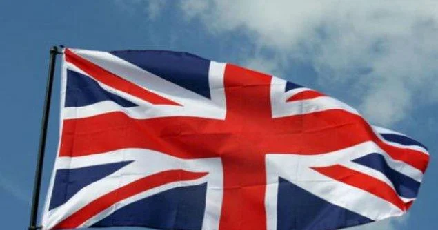 Britaniya iqtisadiyyatı tənəzzülə yaxınlaşır KİV
