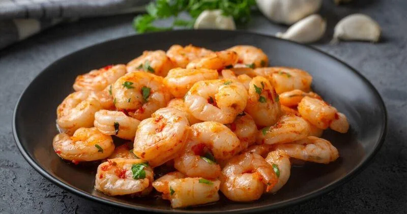 Шеф объяснила, что нужно делать перед жаркой морепродуктов