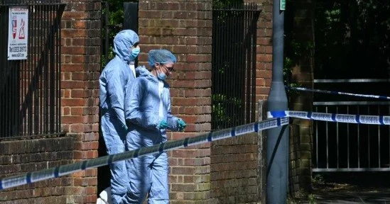 Britaniyada sinaqoqa HÜCUM İki gənc saxlanıldı