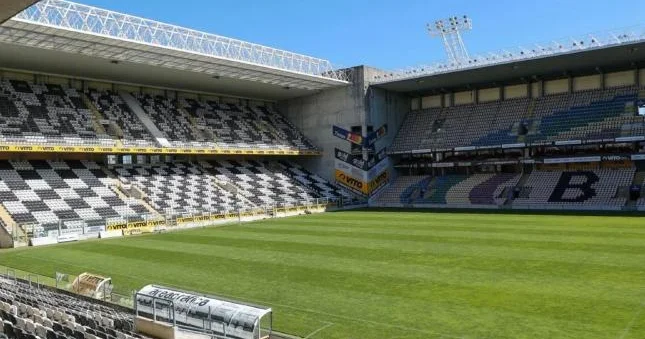 Bu stadion hərraca çxarılır