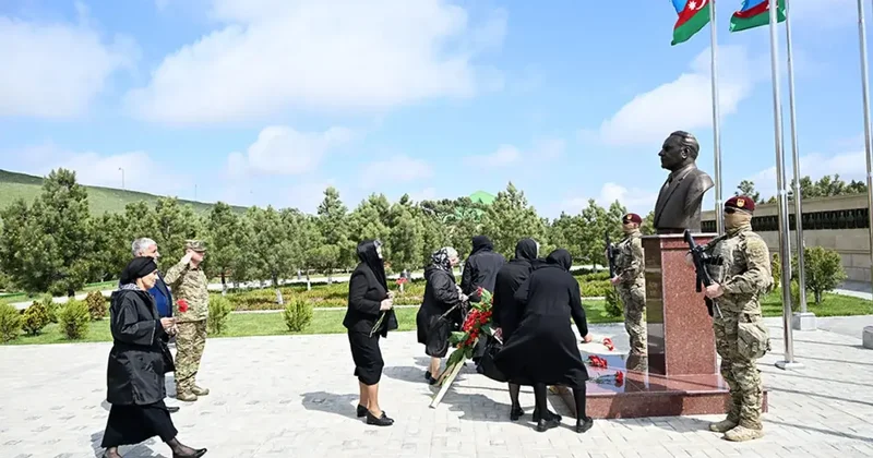 XTQ nin Aprel şəhidlərinin xatirəsi ehtiramla yad olunub FOTOLAR