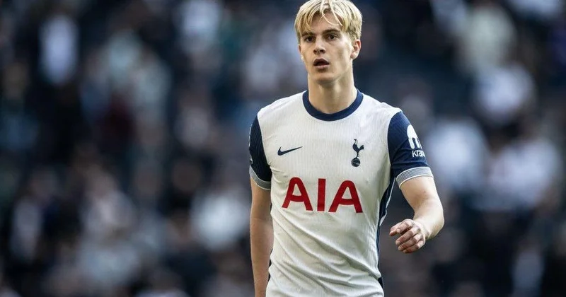 Arsenal və Çelsi Lukas Berqvall üçün hərəkətə keçdi