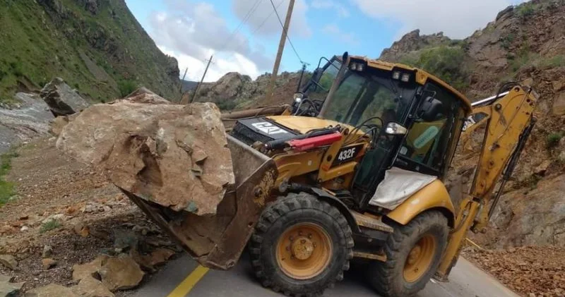 Ordubadda avtomobil yolunda qaya uçqunu baş verib