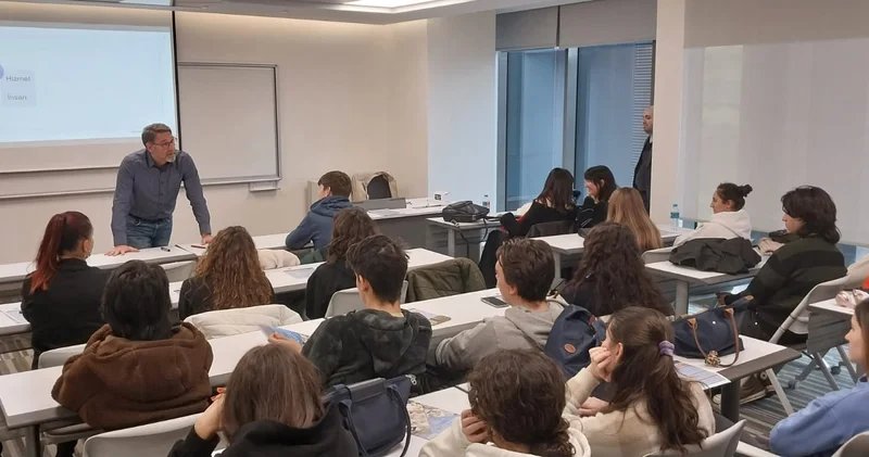 Nazirliyə kəskin irad Tələbələri və şagirdləri niyə o yerlərə aparmırlar?!