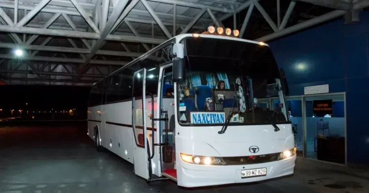Bakı Naxçıvan avtobusunda narazılıq alverçilər hər yeri zəbt edib VİDEO