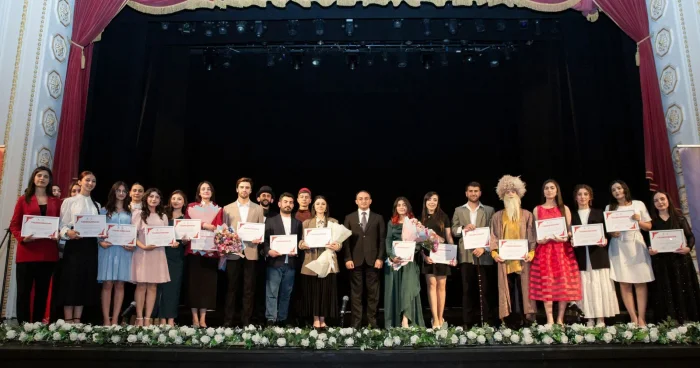 ASAN könüllüləri “Sevil” tamaşasını səhnələşdiriblər