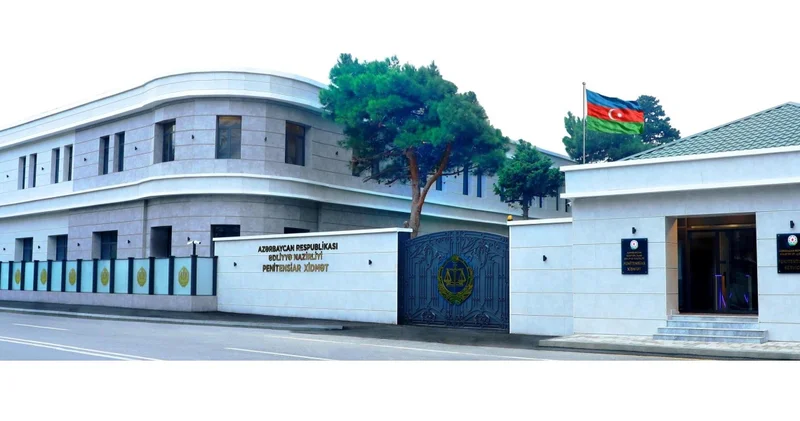 Penitensiar müəssisəyə mobil telefon keçirmək istədi FOTO