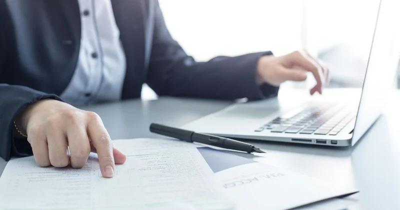 Qərarların elektron informasiya sisteminə daxil edilməsi qaydaları dəyişir