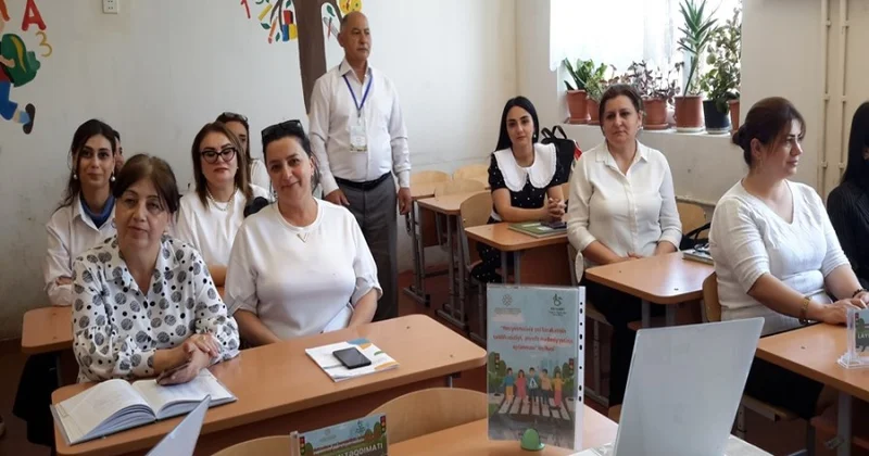 “Yeniyetmələrə yol hərəkəti təhlükəsizliyi və piyada mədəniyyətinin aşılanması” layihəsinin təqdimatı keçirilib FOTOLAR