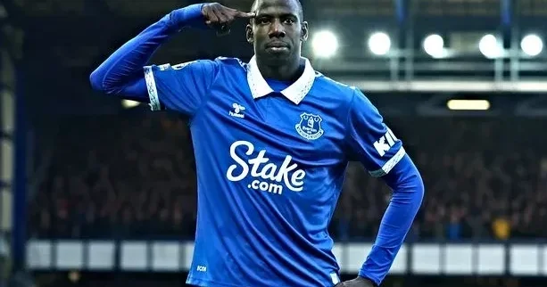 Everton malili futbolçu ilə yollarını ayırır