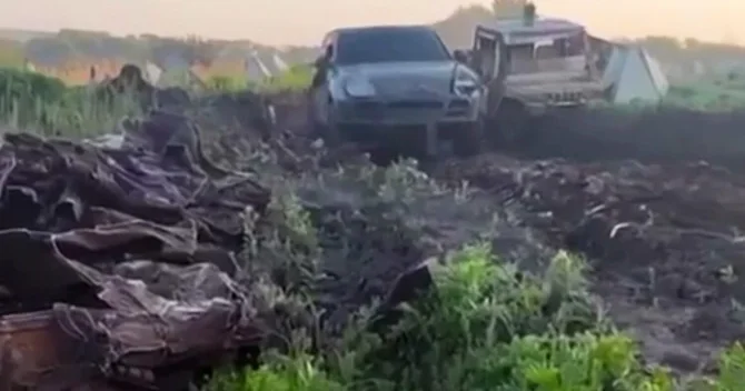 Rusiyalı hərbçilər döyüş bölgəsinə Porsche Cayenne lə gəldi