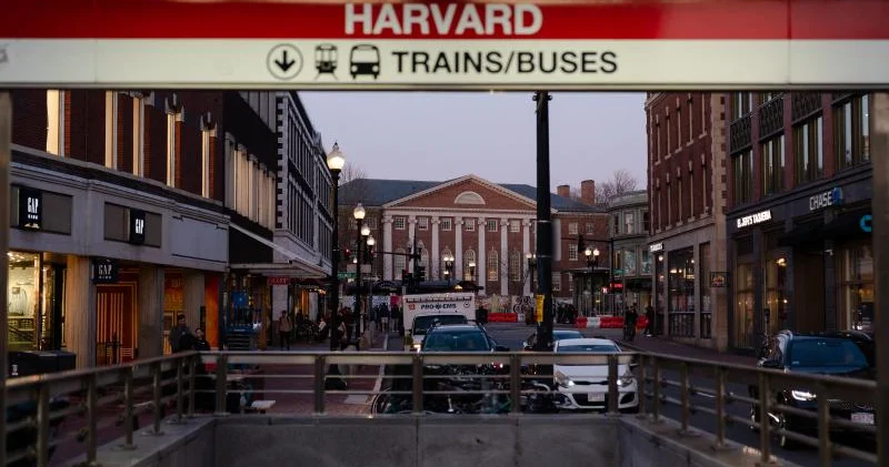 Tramp Harvard Universitetini çökdürür Federal büdcədən ayrılan pul da kəsildi