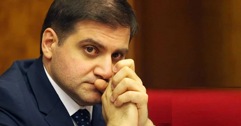 Бабаджанян развесил антироссийские плакаты перед визитом Лаврова фото