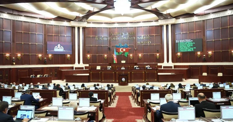 Parlamentin səsini eşitmədiyimiz deputatları SİYAHI