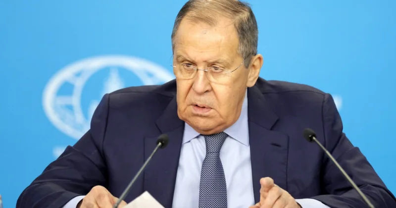 Лавров обещает не оставить украинцев в беде
