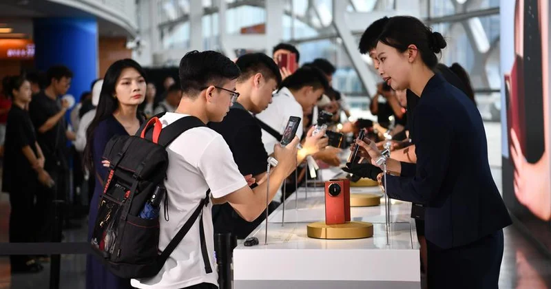 Huawei öz əməliyyat sistemi əsasında noutbukları təqdim edib