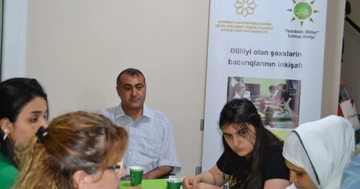 Əlilliyi olan şəxslərin bacarıqları inkişaf etdirilir FOTOLAR