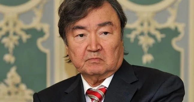 Oljas Süleymenov yaradıcılığı nəzəri baxışlar kontekstində