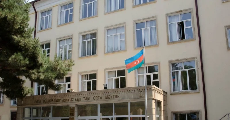 Уволены директора двух бакинских школ