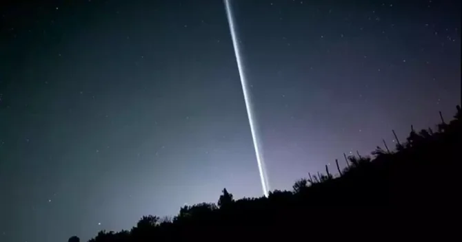 ABŞ səmasında görünən sirli işıq şüası araşdırıldı səbəbi Çin raketi imiş