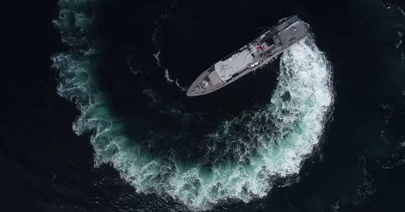 Американские ВМС обнаружили не менее десяти мин в Ормузском проливе